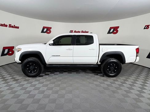 Used 2017 Toyota Tacoma TRD Off-Road w/ Tow Package (A/T) AWD/4WD image 3