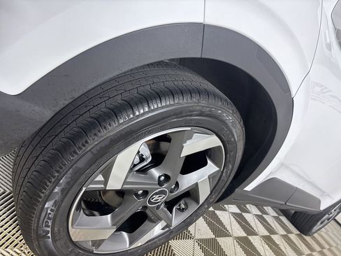Used 2025 Hyundai Venue SEL FWD image 32