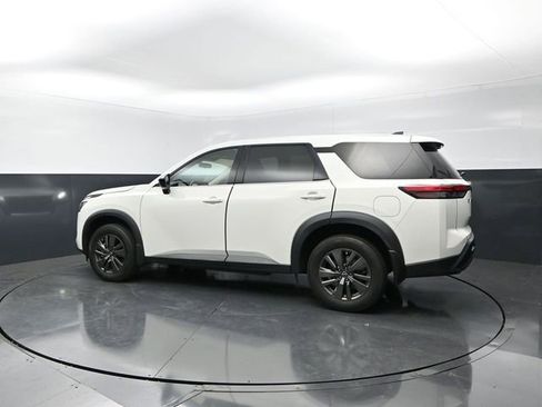 Used 2023 Nissan Pathfinder S FWD image 2