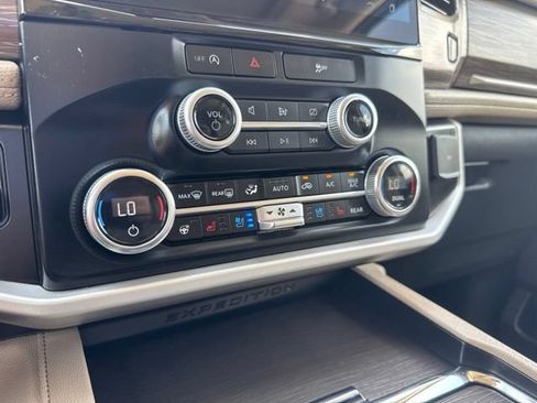 Used 2024 Ford Expedition Limited RWD image 5