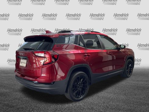 Used 2024 GMC Terrain SLE w/ Driver Convenience Package FWD image 10
