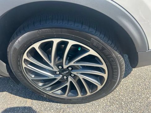 Used 2019 Lincoln Nautilus Reserve w/ Class II Trailer Tow Package AWD/4WD image 6