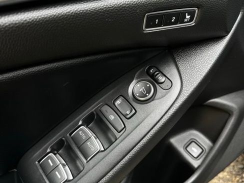 Used 2018 Honda Accord Touring image 11