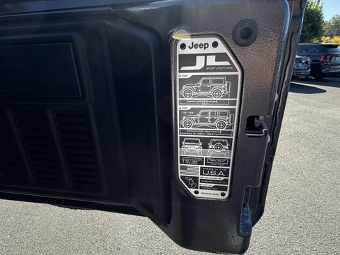 Used 2022 Jeep Wrangler Unlimited Sahara image 17