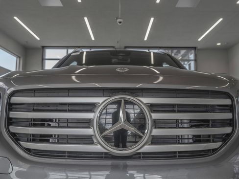 Used 2025 Mercedes-Benz GLB 250 4MATIC image 23