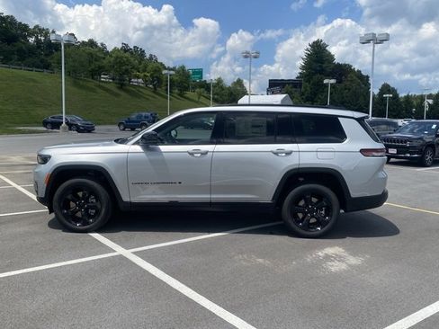 New 2025 Jeep Grand Cherokee L Limited w/ Luxury Tech Group II image 4