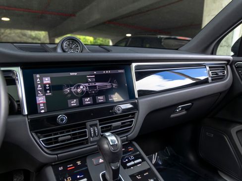 Certified 2022 Porsche Macan S AWD/4WD image 39