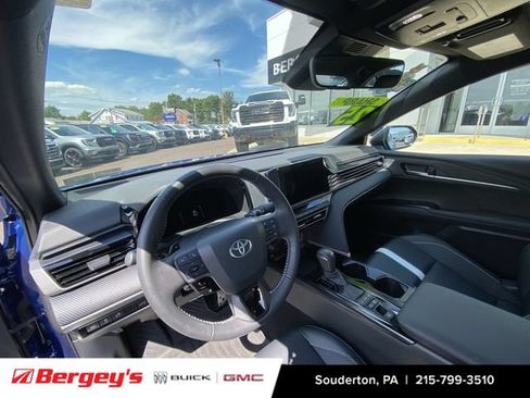 Used 2025 Toyota Camry SE w/ Convenience Package FWD image 12