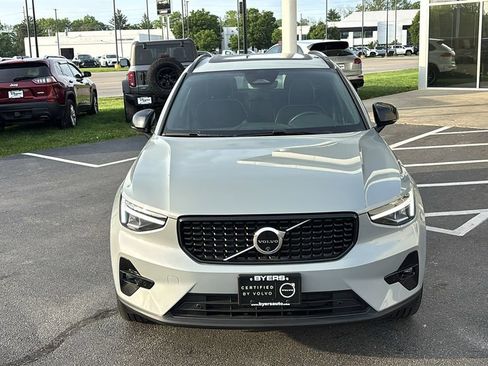 Certified 2025 Volvo XC40 B5 Plus AWD/4WD image 5