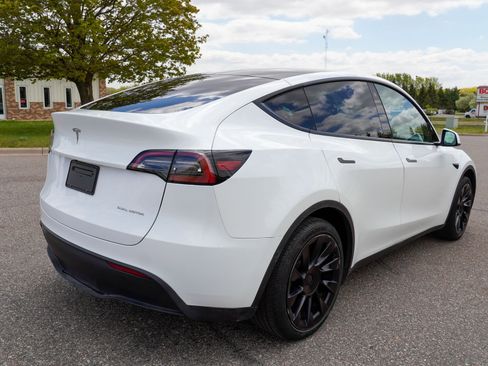 Used 2023 Tesla Model Y Long Range AWD/4WD image 3