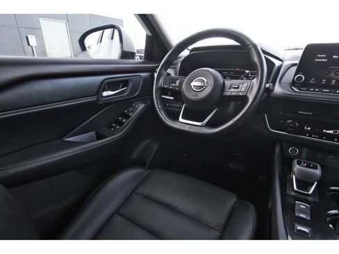 Used 2023 Nissan Rogue SV w/ SV Premium B Package image 11