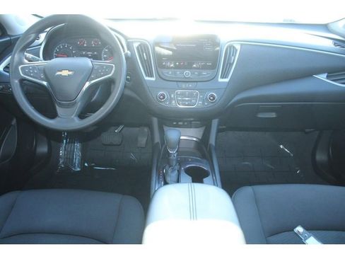 Used 2025 Chevrolet Malibu LT image 12