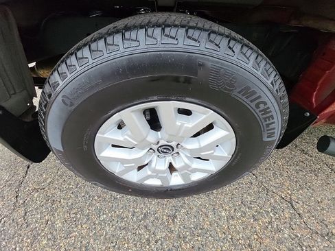 Used 2022 Nissan Frontier SV AWD/4WD image 36