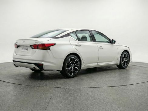 Used 2025 Nissan Altima 2.5 SR image 9