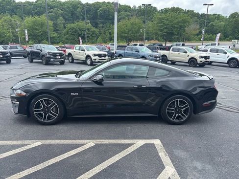 Used 2018 Ford Mustang GT RWD image 2