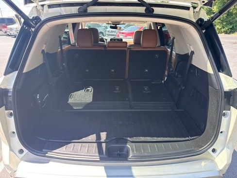 Used 2024 Nissan Pathfinder Platinum w/ Cargo Package AWD/4WD image 19