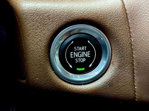 Used 2023 Chevrolet Suburban High Country AWD/4WD image 20