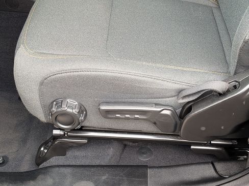 Used 2025 Jeep Wrangler Unlimited Sahara AWD/4WD image 11