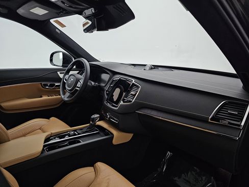 Used 2022 Volvo XC90 T6 Inscription w/ Lounge Package image 15