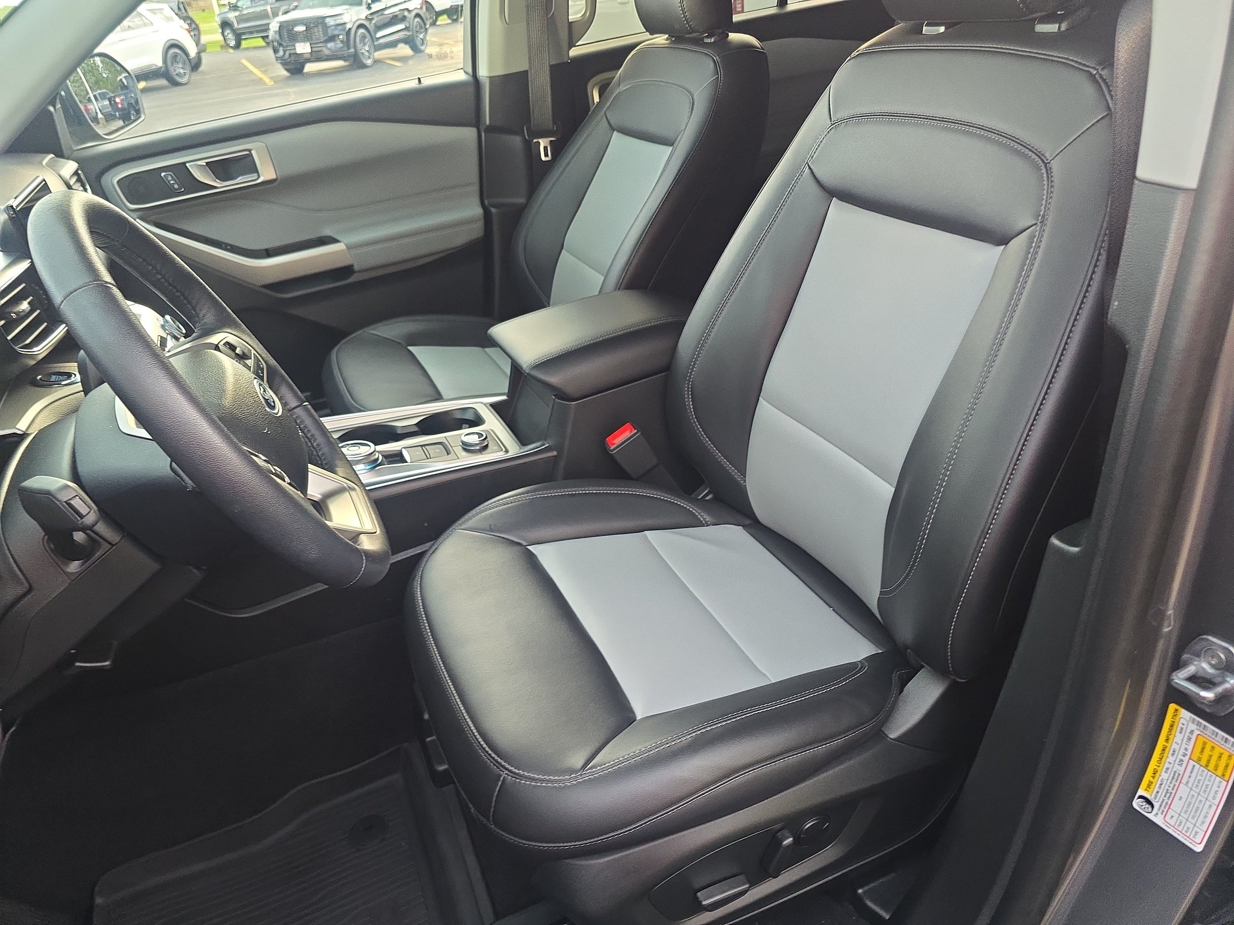 Used 2024 Ford Explorer XLT w/ Equipment Group 202A AWD/4WD image 9