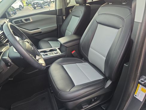 Used 2024 Ford Explorer XLT w/ Equipment Group 202A AWD/4WD image 9
