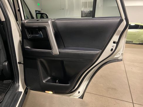 Used 2022 Toyota 4Runner SR5 AWD/4WD image 35