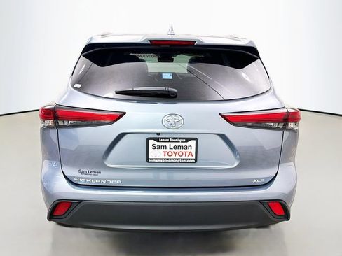 Used 2022 Toyota Highlander XLE image 6