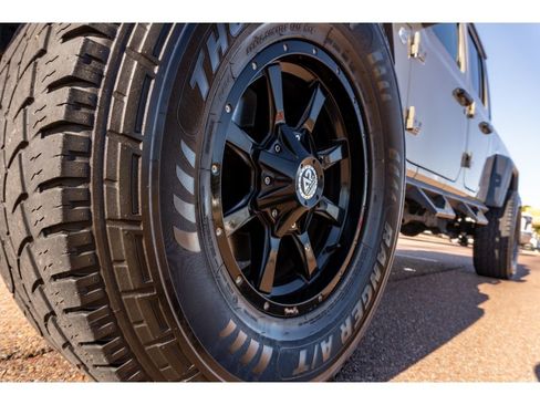 Used 2020 Jeep Gladiator Sport w/ Quick Order Package 24S image 9