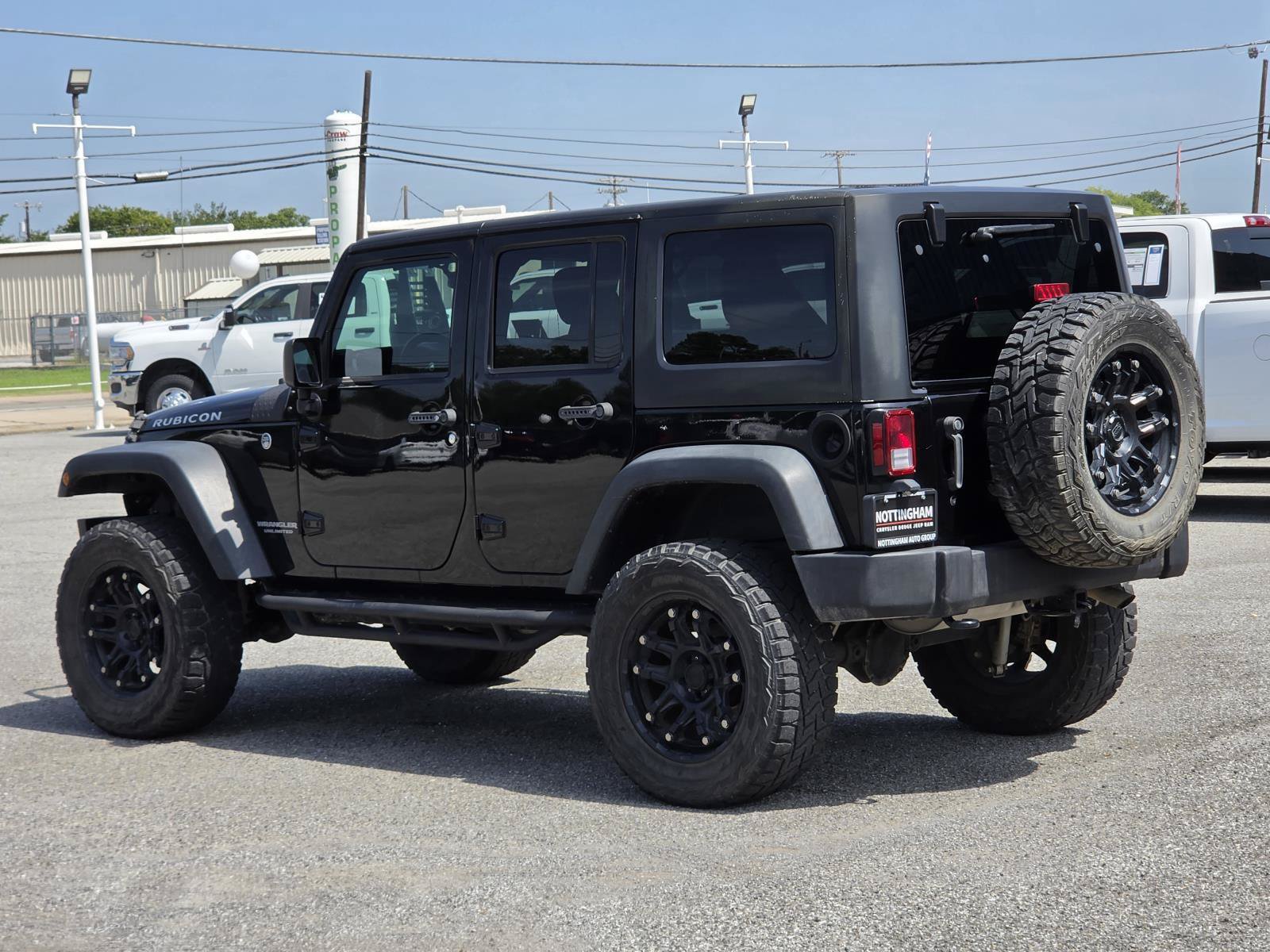 Used 2017 Jeep Wrangler Unlimited Rubicon w/ Connectivity Group AWD/4WD image 4