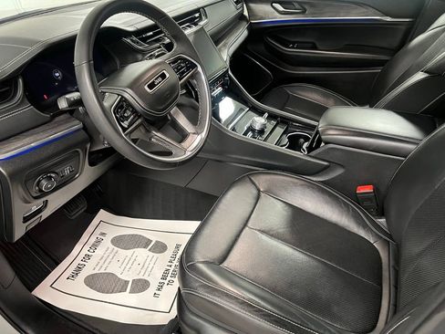 Used 2023 Jeep Grand Cherokee Overland image 23