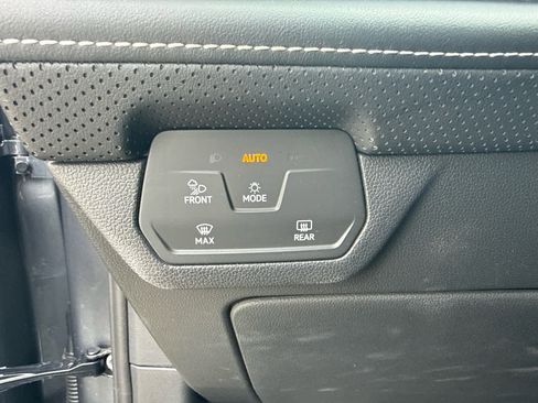 Certified 2024 Volkswagen Atlas SE FWD image 30