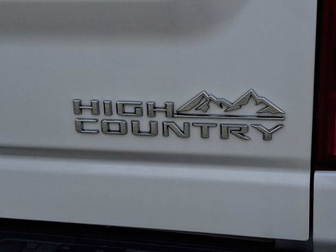 Used 2022 Chevrolet Silverado 3500 High Country w/ Technology Package image 39