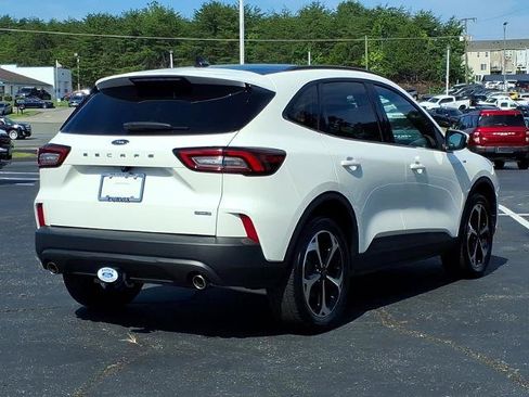 Certified 2025 Ford Escape ST-Line Select w/ Class II Trailer Tow Package AWD/4WD image 5