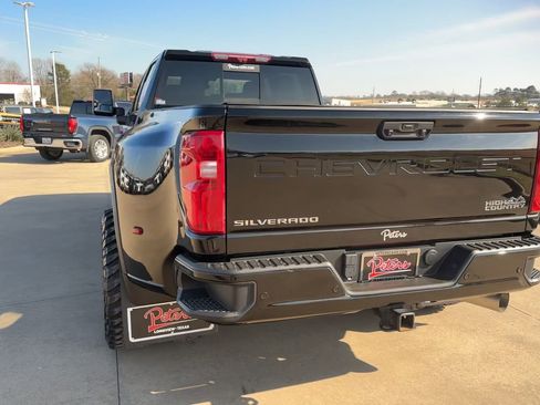 Used 2024 Chevrolet Silverado 3500 High Country w/ High Country Premium Package image 6