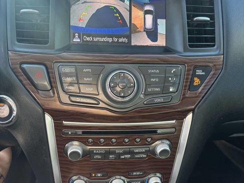 Used 2018 Nissan Pathfinder Platinum image 11