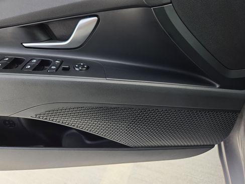 Used 2025 Hyundai Elantra SEL FWD image 15