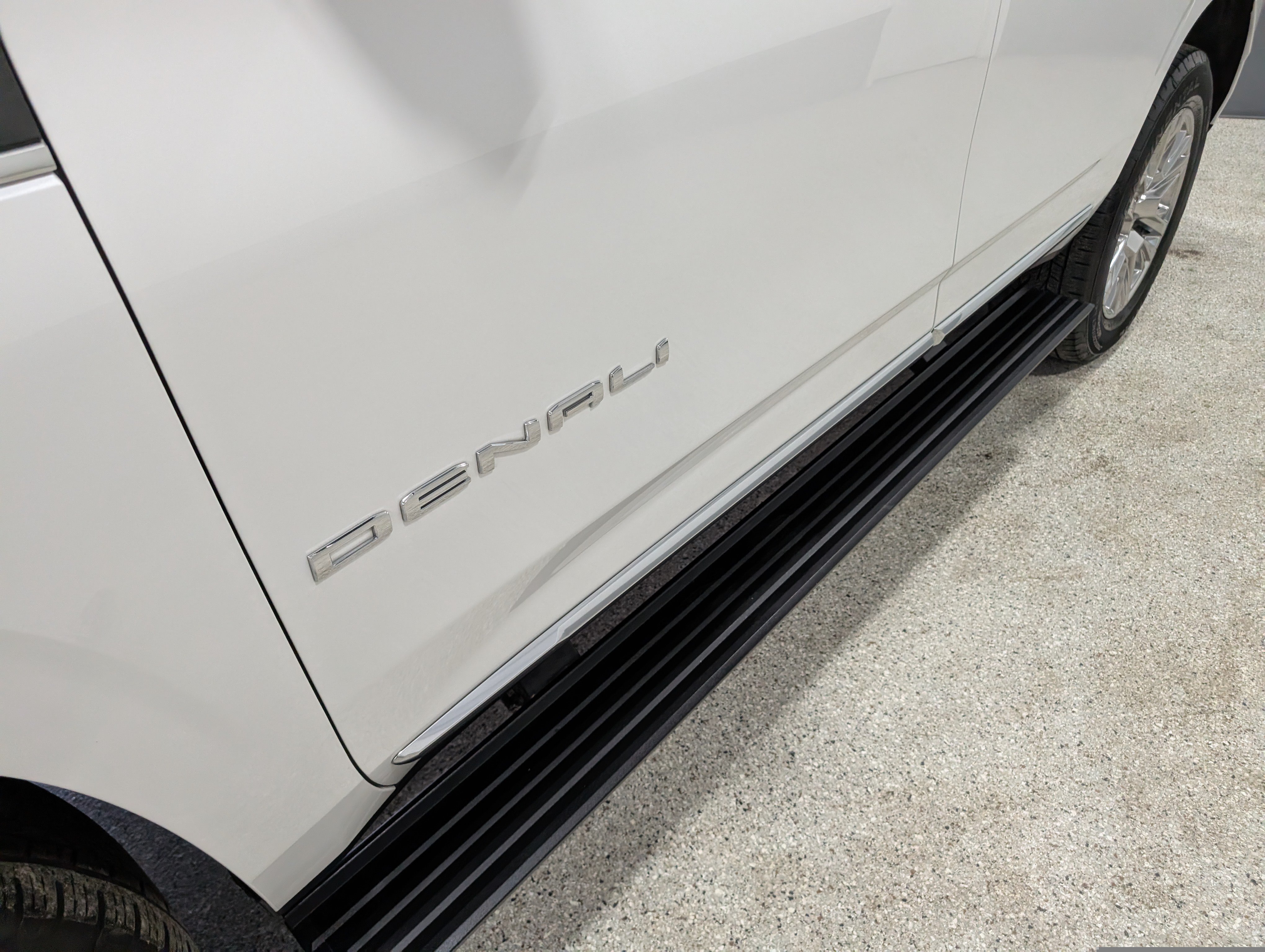 Used 2022 GMC Yukon Denali AWD/4WD image 9