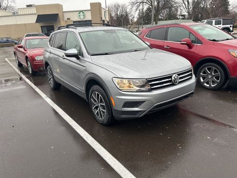 Used 2020 Volkswagen Tiguan SE w/ Panoramic Sunroof Package image 3
