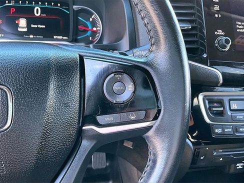 Used 2022 Honda Pilot Touring image 11