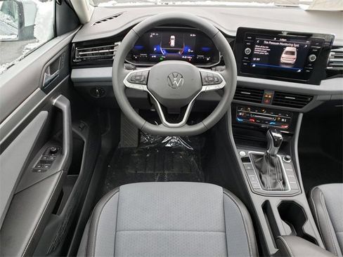 New 2026 Volkswagen Jetta SE image 10