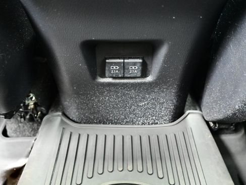 Used 2021 Toyota RAV4 XLE w/ Convenience Package AWD/4WD image 15