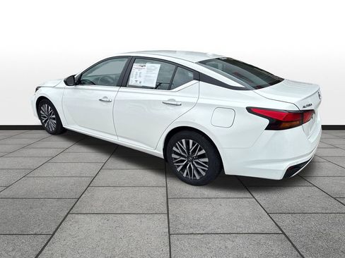 Used 2025 Nissan Altima 2.5 SV FWD image 3