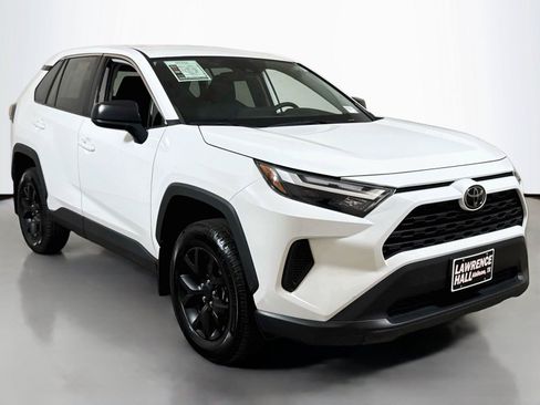 Used 2023 Toyota RAV4 LE FWD image 3
