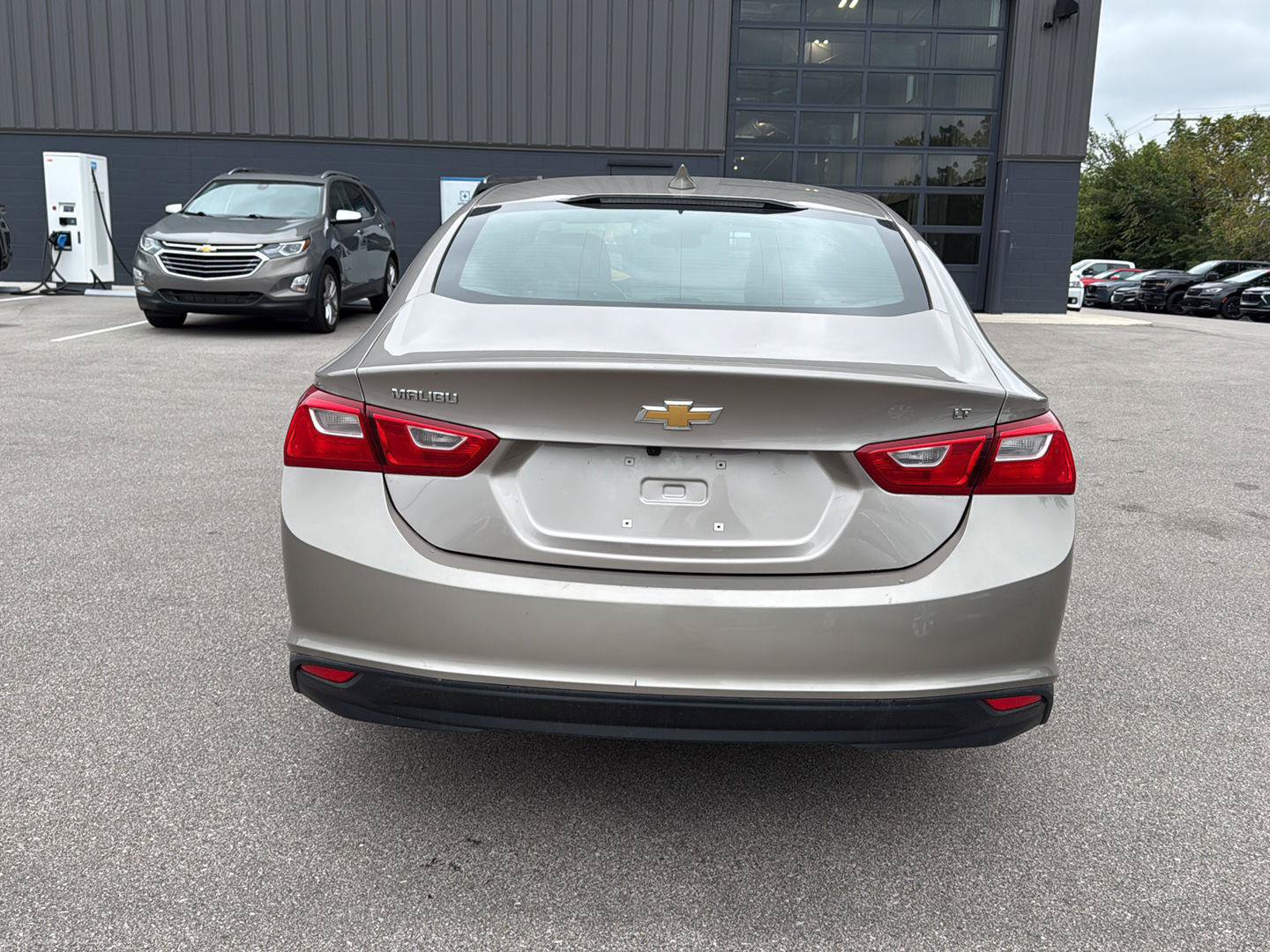 Used 2023 Chevrolet Malibu LT FWD image 4