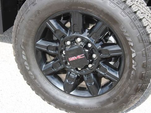 Used 2025 GMC Sierra 2500 AT4 image 17