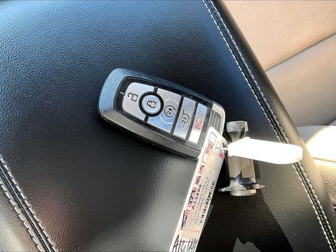 Used 2021 Ford Explorer Limited image 12