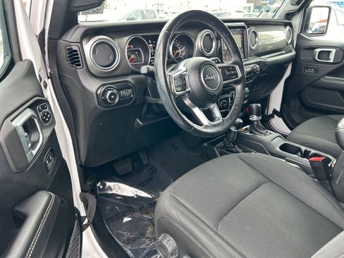 Used 2020 Jeep Wrangler Unlimited Sahara image 5