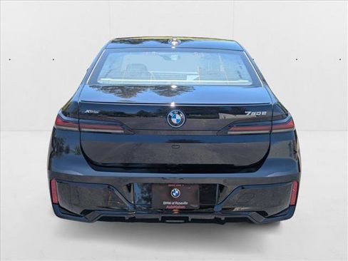 New 2025 BMW 750e xDrive w/ Premium Package image 7