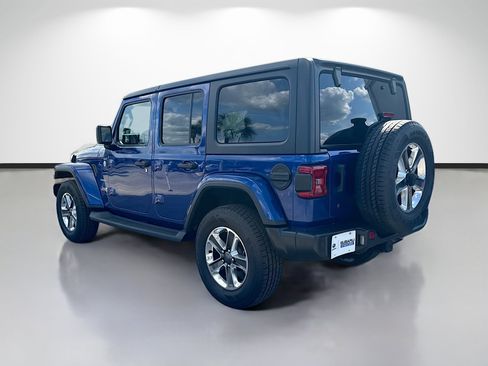 Used 2018 Jeep Wrangler Unlimited Sahara AWD/4WD image 5