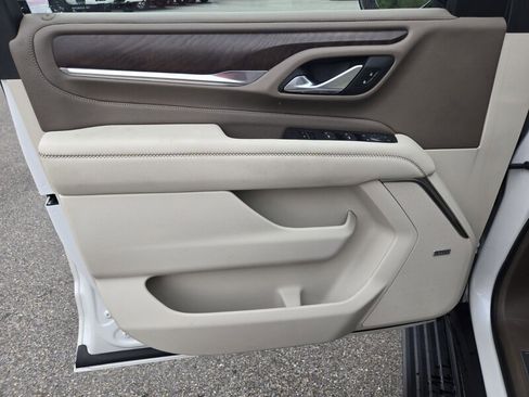 Used 2022 GMC Yukon Denali w/ Denali Premium Package AWD/4WD image 25